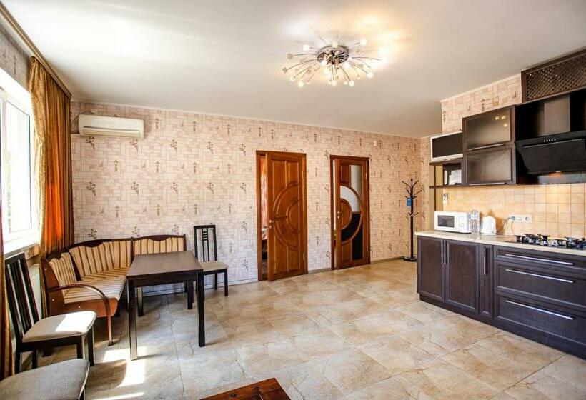 سوییت خانوادگی, Tihaya Gavan