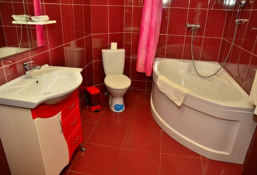 سوییت خانوادگی, Tihaya Gavan