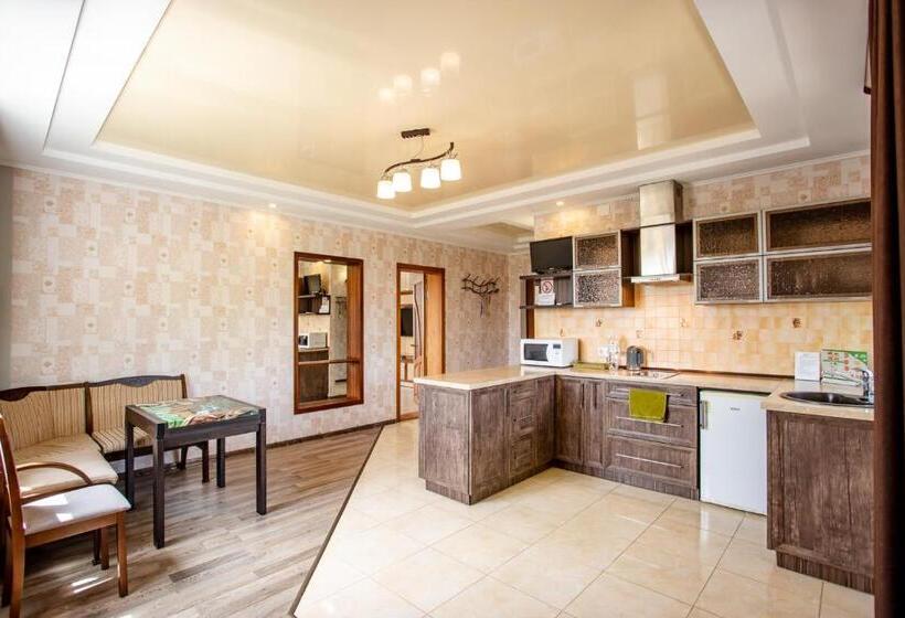 استودیوی استاندارد, Tihaya Gavan