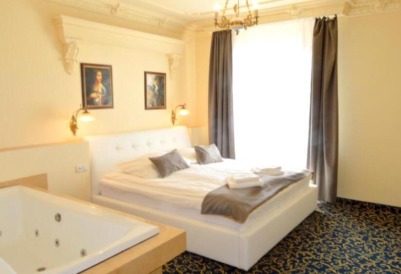 带按摩浴盆的套房, Venecia Palace