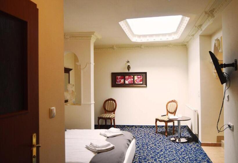 带按摩浴盆的套房, Venecia Palace