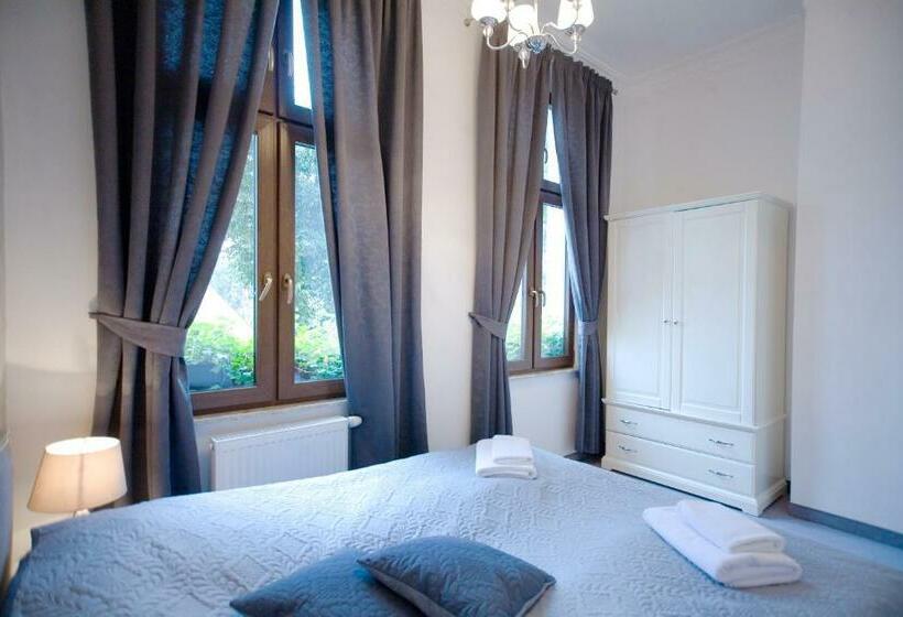 شقة غرفة واحدة, Willa Puck