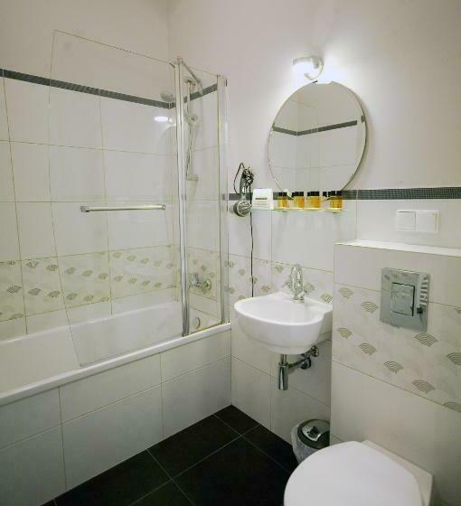 شقة غرفة واحدة, Willa Puck