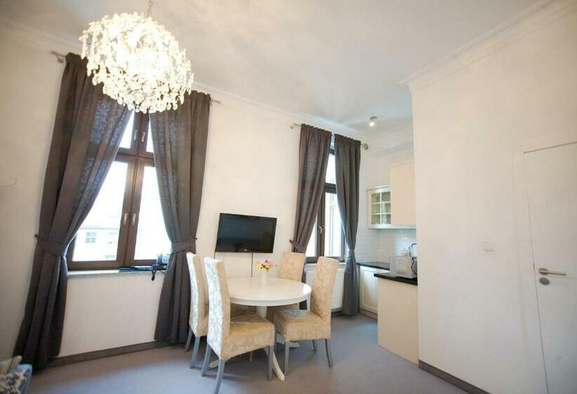 شقة غرفة واحدة, Willa Puck