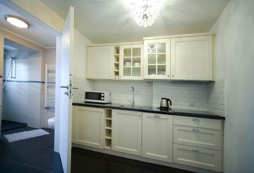 شقة عائلية, Willa Puck