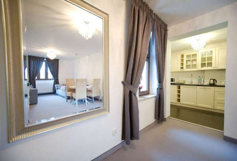 شقة عائلية, Willa Puck