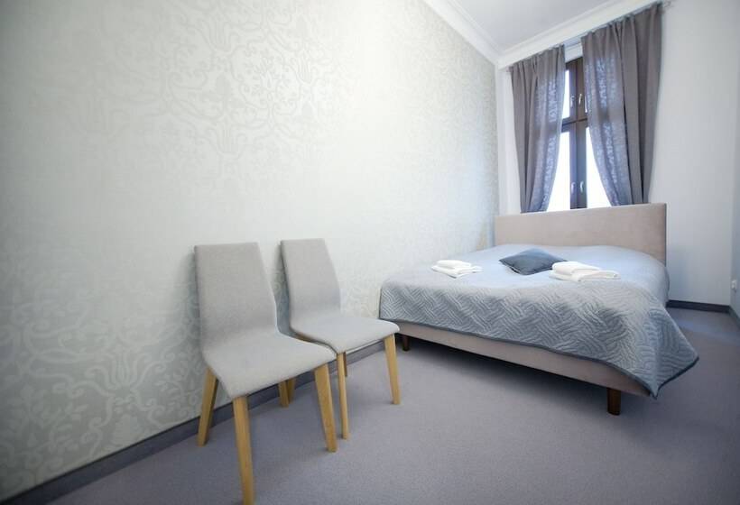 شقة عائلية, Willa Puck