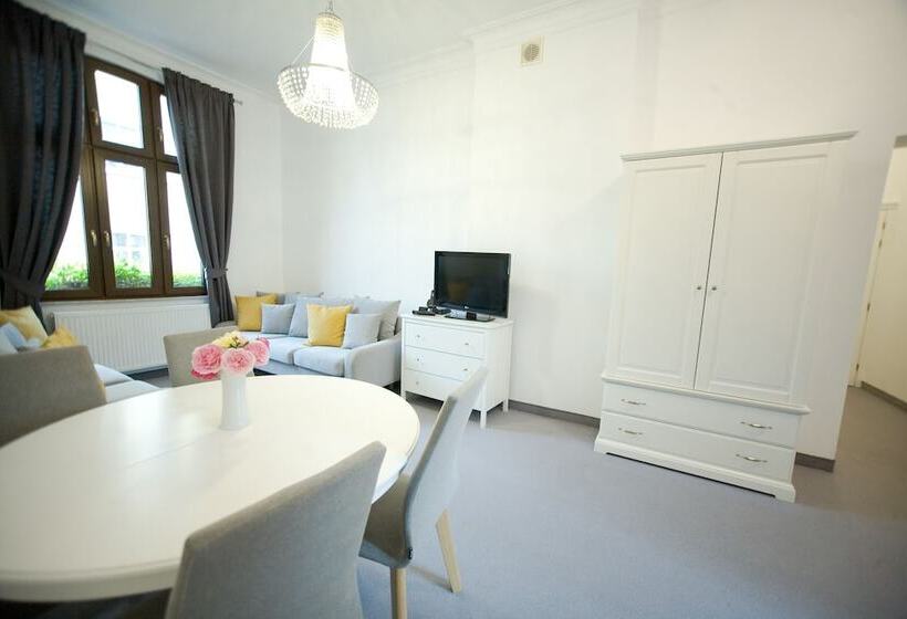 شقة عائلية, Willa Puck