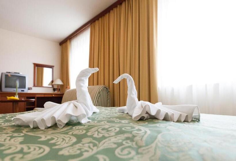 اتاق خانوادگی, Zvezda