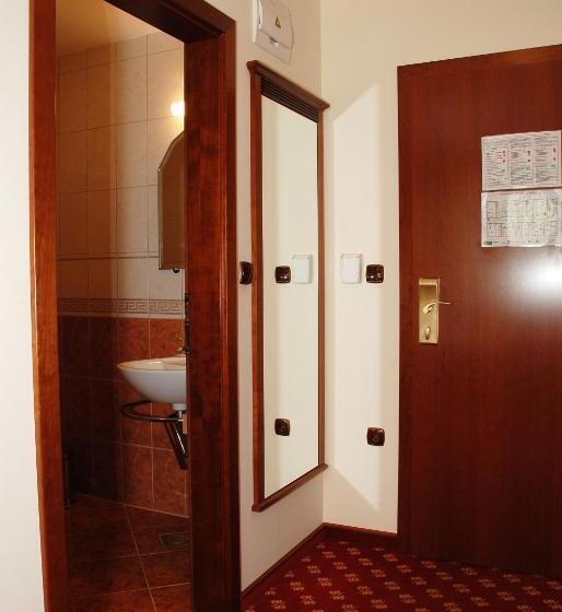 اتاق خانوادگی, Zvezda