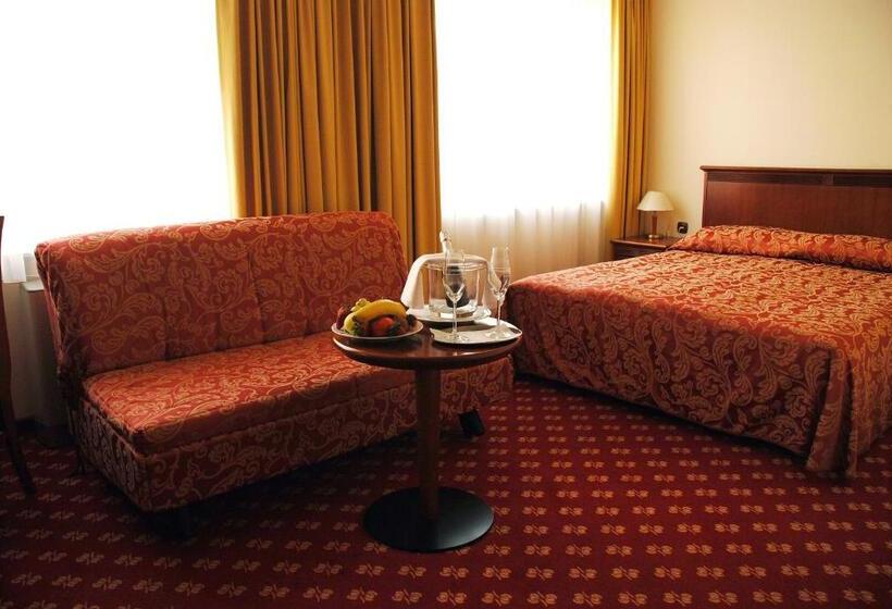 اتاق خانوادگی, Zvezda