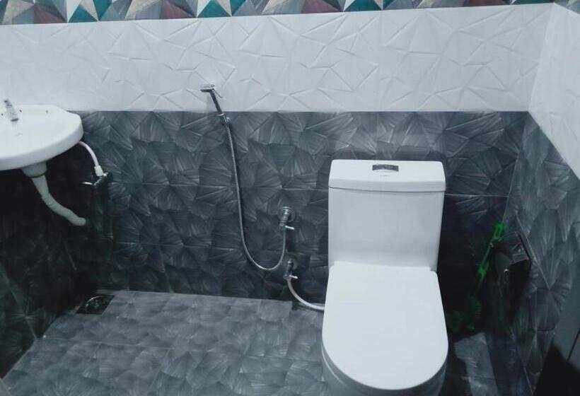 キングサイズベッドのスタンダードルーム, Karma Homestay