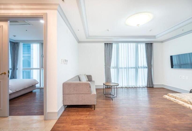 جناح, Centum Convention Hotel In Centum