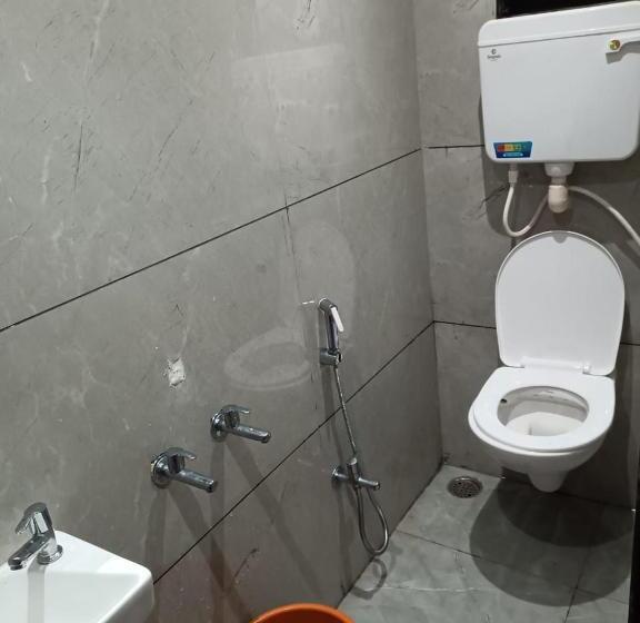 غرفة قياسية, Dwarka Nilayam   Near Shri Sai Baba Temple