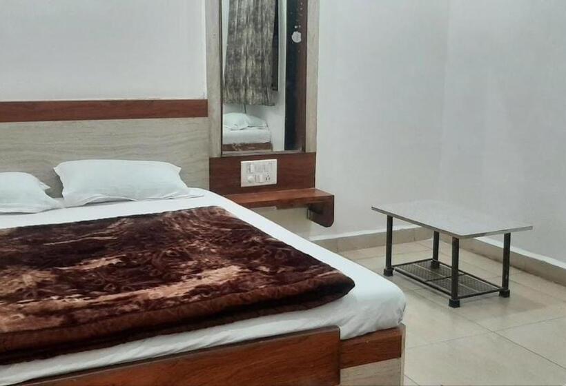 غرفة إقتصادية ثلاثية, Dwarka Nilayam   Near Shri Sai Baba Temple