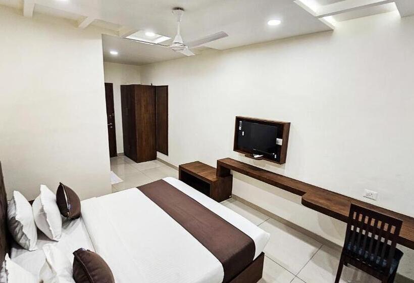 סטודיו סופריור, Nova Shapar