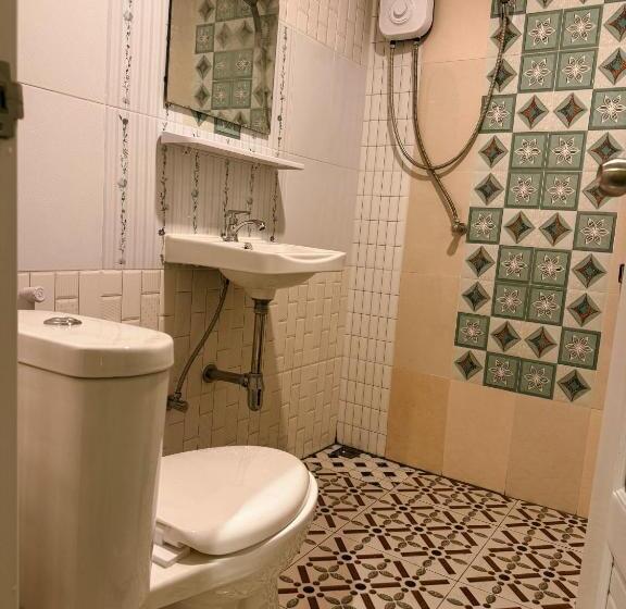 חדר אקונומי, Yok Guest House