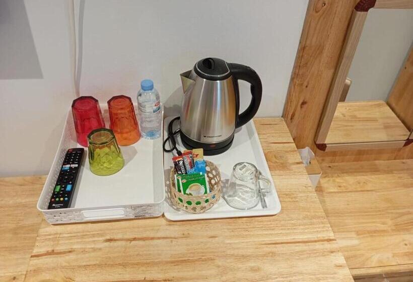 חדר אקונומי, Yok Guest House