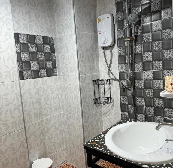 Номер Стандарт, Yok Guest House