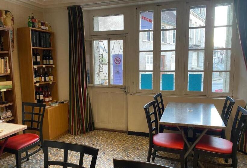 غرفة قياسية, La Grande Maison