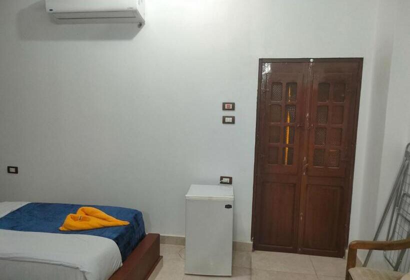 اتاق استاندارد با بالکن, Nukud Guest House