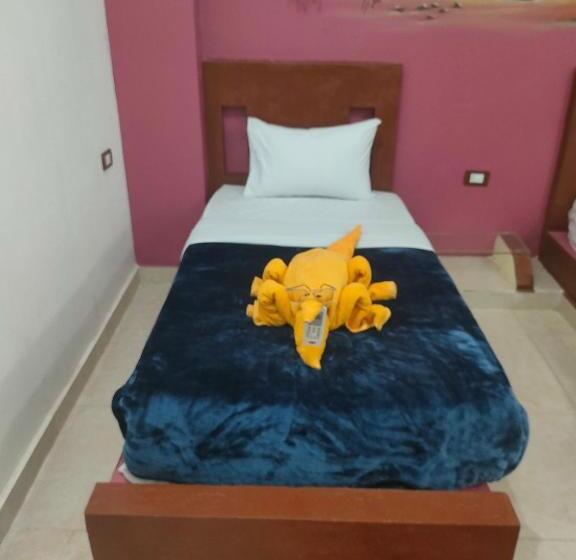 اتاق استاندارد با بالکن, Nukud Guest House