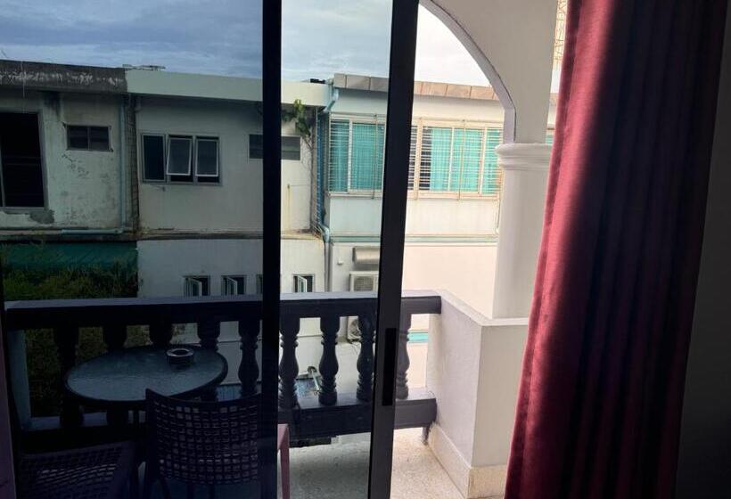 اتاق لوکس با بالکن و چشم‌انداز دریا, Ddinn Beach Guesthouse