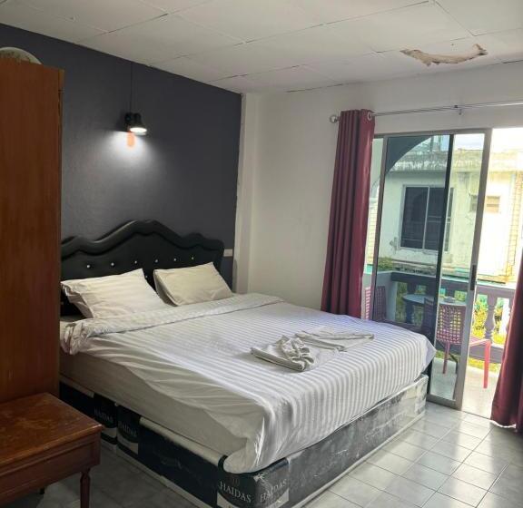 غرفة ديلوكس مطلّة علي البحر مزوَّدة بشُرفة, Ddinn Beach Guesthouse