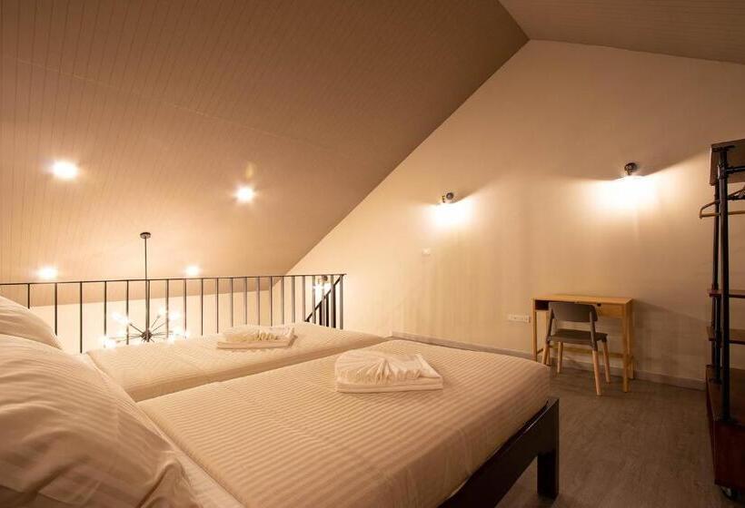 غرفة ديلوكس ثلاثية مطلة على البحر, Gate78 Hostel Maephim Beach