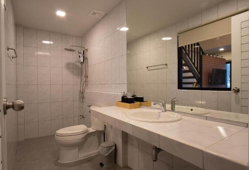 غرفة ديلوكس ثلاثية مطلة على البحر, Gate78 Hostel Maephim Beach