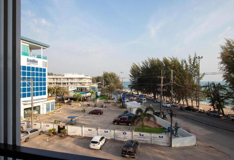 غرفة ديلوكس ثلاثية مطلة على البحر, Gate78 Hostel Maephim Beach