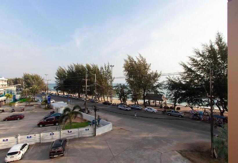 غرفة ديلوكس ثلاثية مطلة على البحر, Gate78 Hostel Maephim Beach