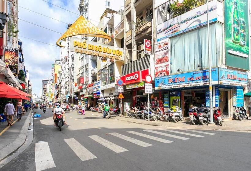 اتاق لوکس با بالکن, Planet Homestay