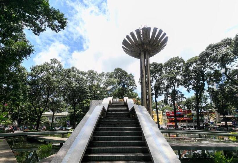 اتاق لوکس با بالکن, Planet Homestay