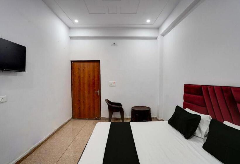 اتاق کلاسیک سه تخته, Oyo Hotel Robin Inn
