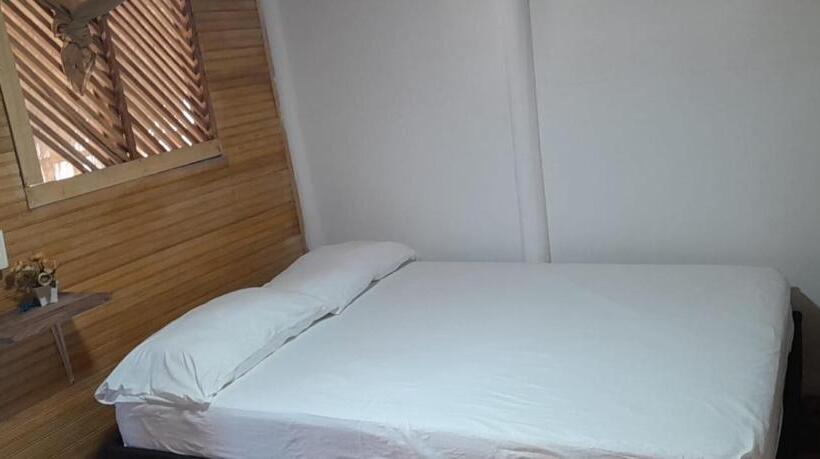 اتاق استاندارد با سرویس بهداشتی مشترک, Hostal Paloma Café