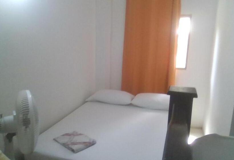 اتاق استاندارد چهار تخته, Hostal Paloma Café