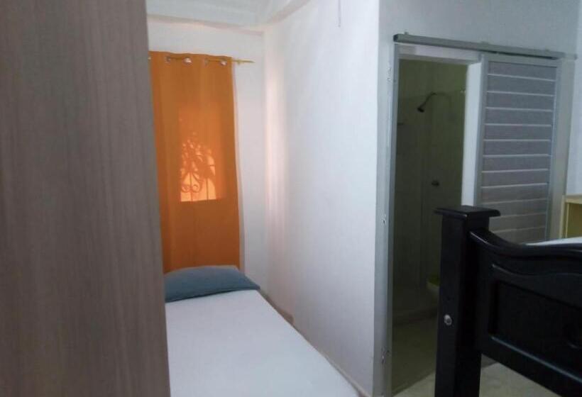 اتاق استاندارد چهار تخته, Hostal Paloma Café