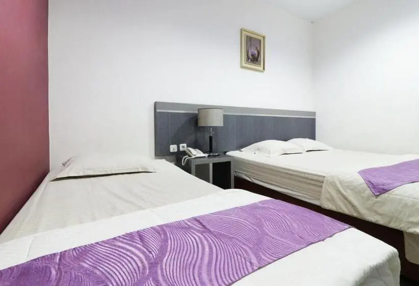 Perhehuone, Paus Guest House Pekanbaru