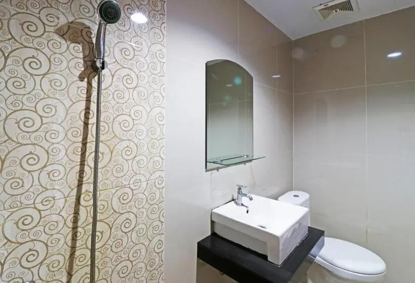 Perhehuone, Paus Guest House Pekanbaru
