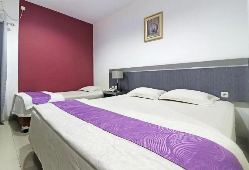 Perhehuone, Paus Guest House Pekanbaru