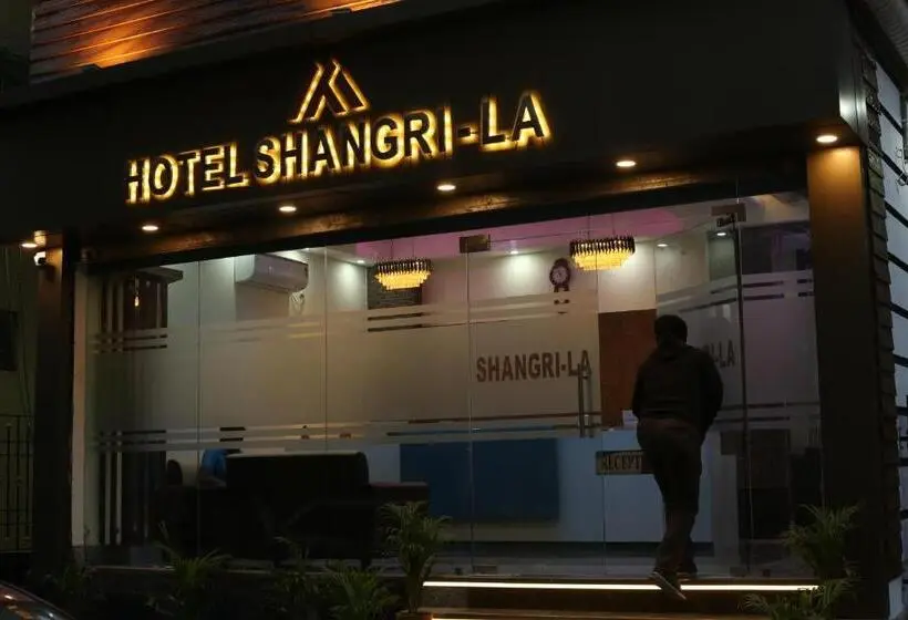 キングサイズベッドのスタンダードルーム, Shangri La