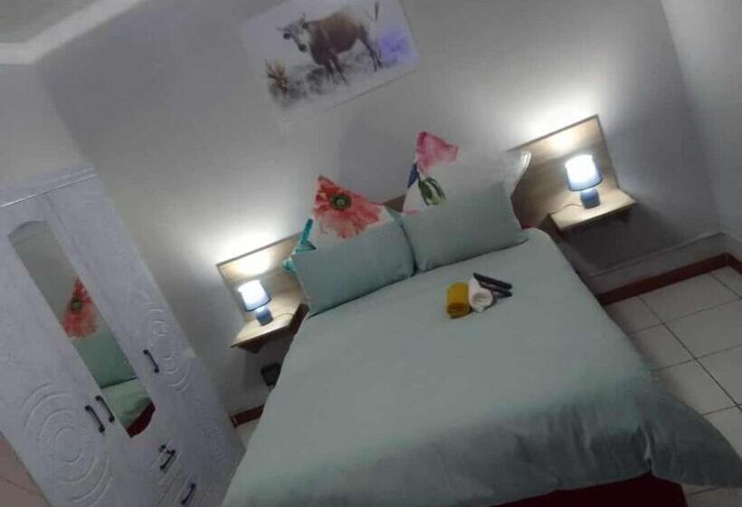 חדר אקונומי לשלושה, The Success Guest House