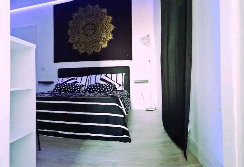 חדר סטנדרט, Wanderlust