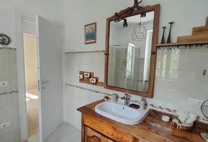 اتاق استاندارد سه نفره, Ai 4 Gelsi B&b