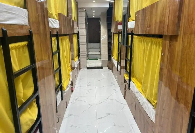 تختخواب در اتاق مشترک, Sai Sharan Dormitory Near Dadar Railway Station