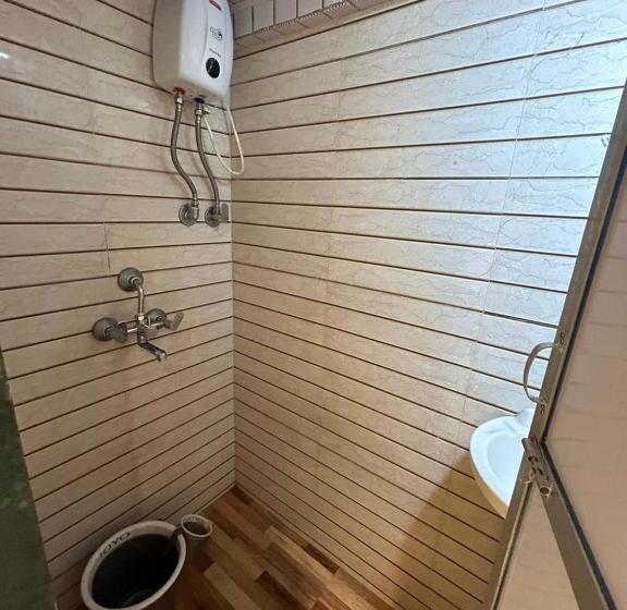 تختخواب در اتاق مشترک, Sai Sharan Dormitory Near Dadar Railway Station