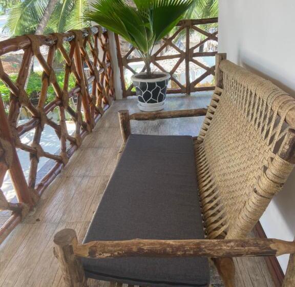 패밀리 룸 측면 바다 전망, Waka Waka