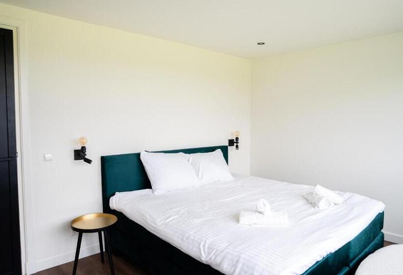 חדר פרמיום לארבעה, Boldiek