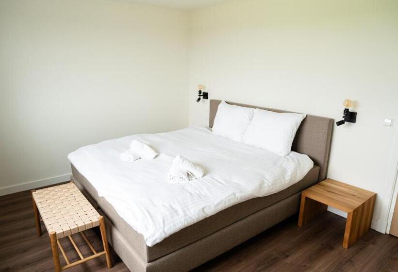 חדר דלוקס לארבעה, Boldiek